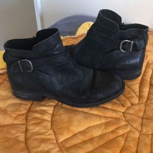 Born size 9 ankle boots